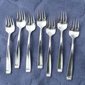 7 Oneida Forte Pattern Salad Forks